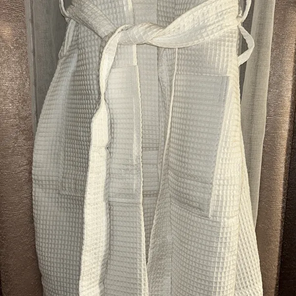 NWT Turquas Size L White Waffle Knit Robe - Image 2