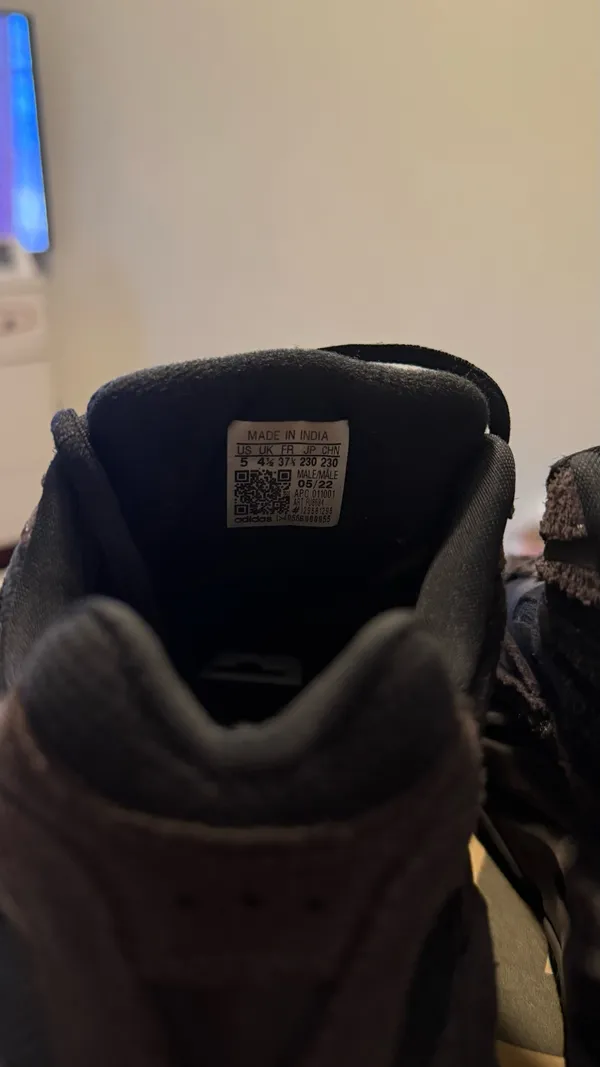 Yeezy Boost 700 V2 - Image 7