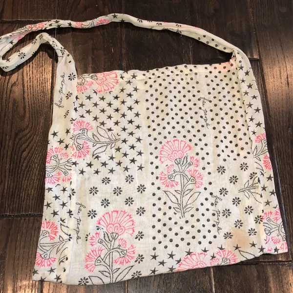 Free People fabric crossbody floral bag - Image 3
