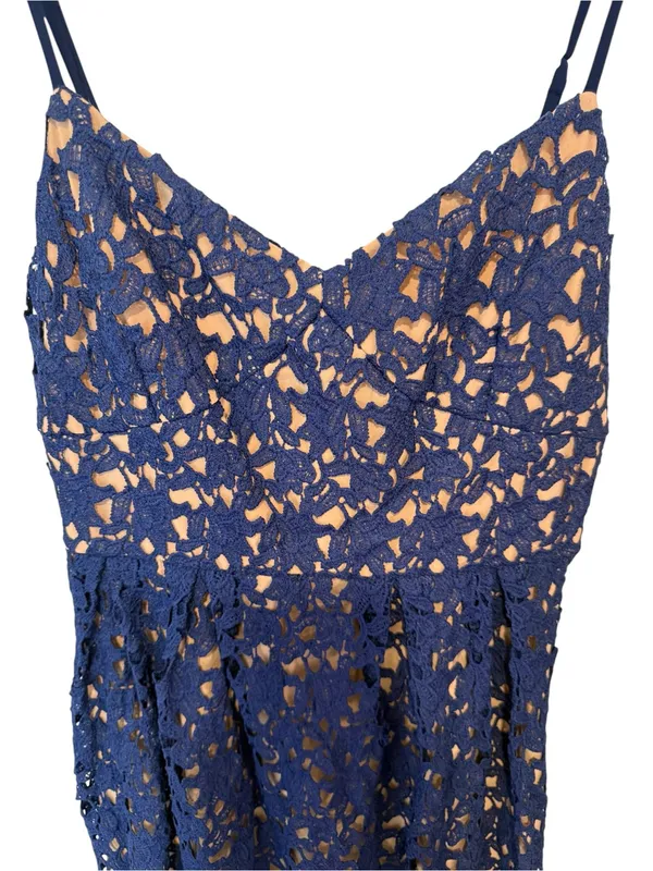 Toby Heart Ginger x Love Indie Navy Crochet Lace Midi Dress Medium NWT - Image 3
