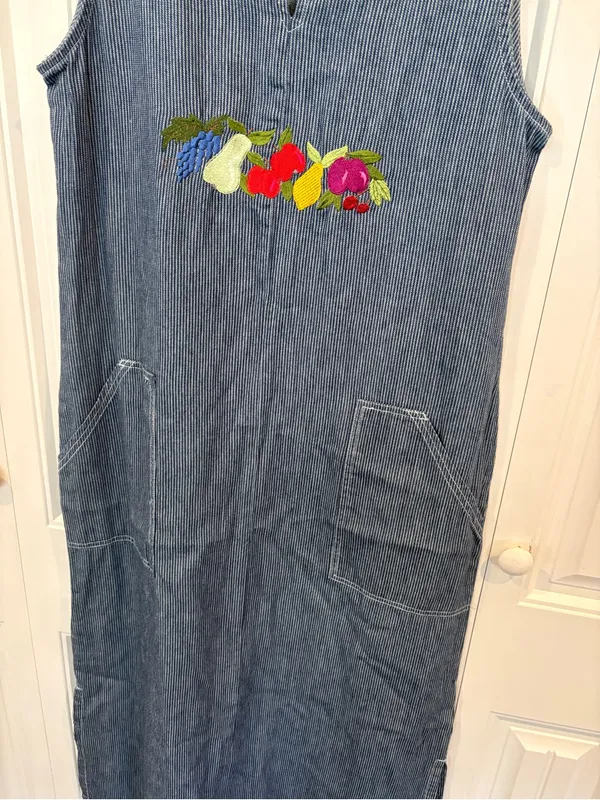 Faded glory blue and white stripe denim fruit embroidered midi dress size large - Image 3