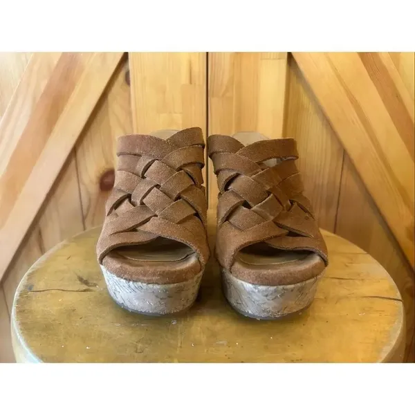 UGG Marta chestnut cork, slip on wedges, size 6 soft suede with woven straps - Image 3