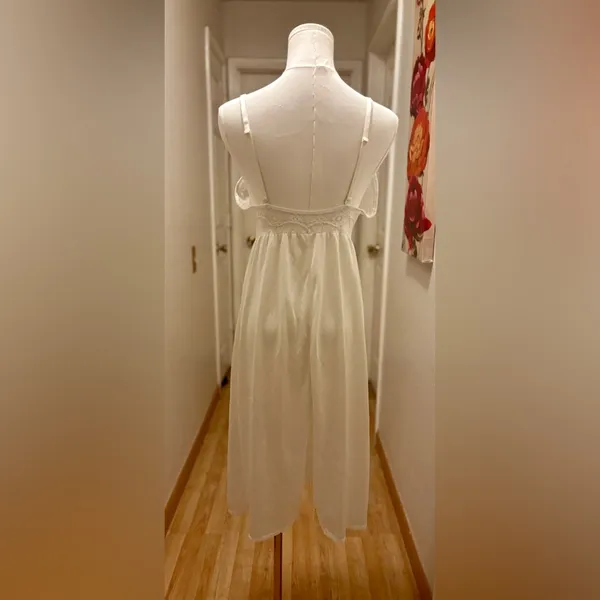 Lace white slip sz M Size M - Image 2