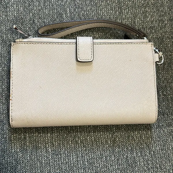 Michael kors wristlet with phone slot - Image 2