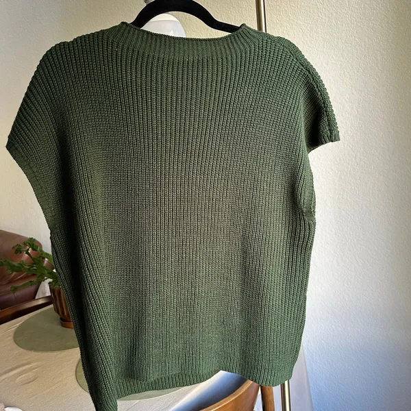 Green Sleeveless Sweater with Pocket Size L - Image 3