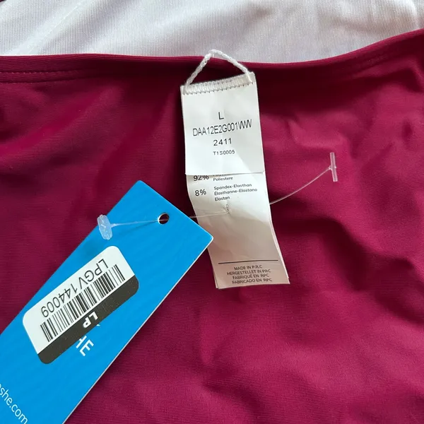 Cupshe Deep Red One Piece Swimsuit large nwt - Image 3