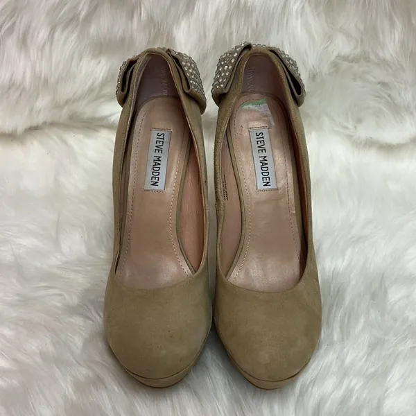 Steve Madden‎ Cake Suede Nude Heels with Rhinestone Bow Size 7.5 B-25 - Image 4
