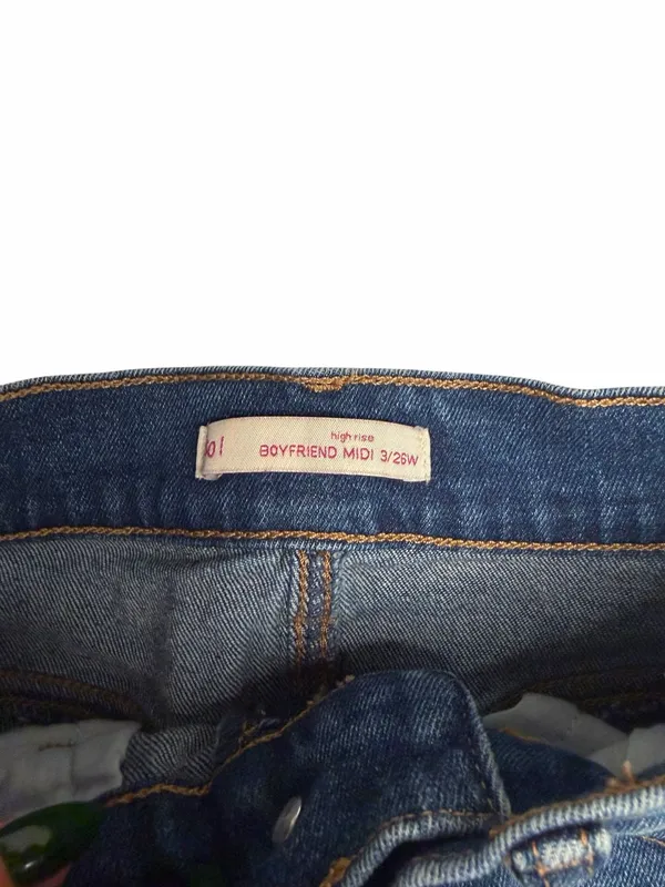 SO‎ High Rise Distressed Boyfriend Midi Denim Shorts Size 3/26W - Image 3
