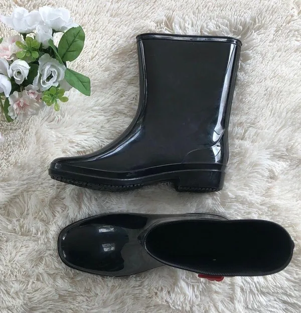 Flower Detail Black Rain Boots Size 9 - Image 3