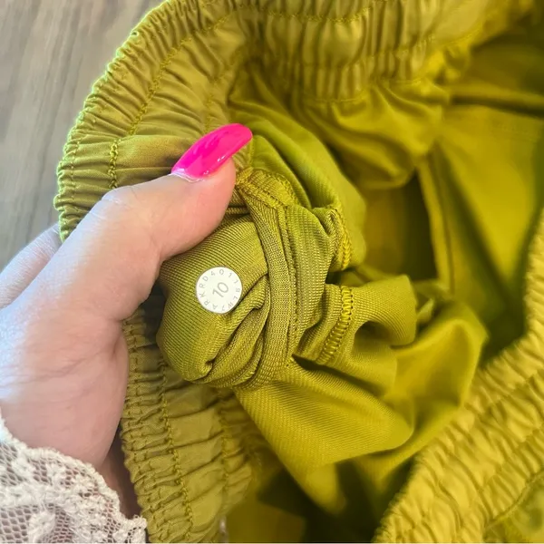 Lululemon Hotty Hot Short II 2.5” Golden Lime - Image 4
