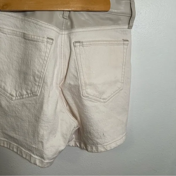 Abercrombie & Fitch Women's Size 27/4 The Dad Short High Rise White Faux Leather - Image 10