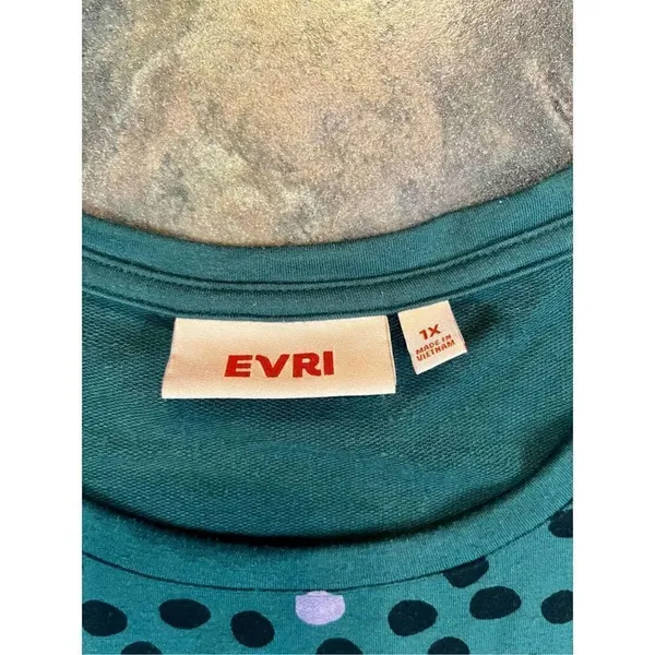 Evri Green Sweatshirt with Black Pink Polka Dots Size 1X - Image 8