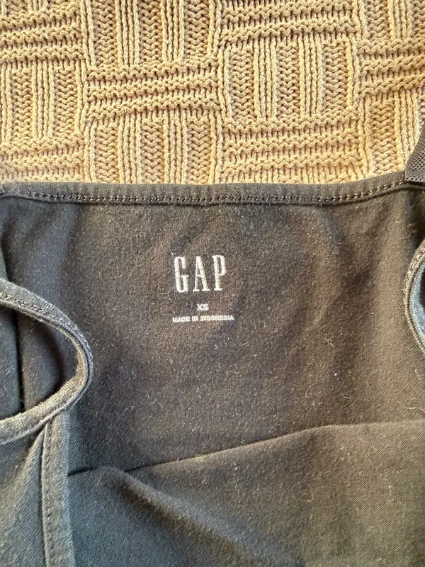 98% Cotton GAP Black Women's Spaghetti Strap Camisole - Image 3