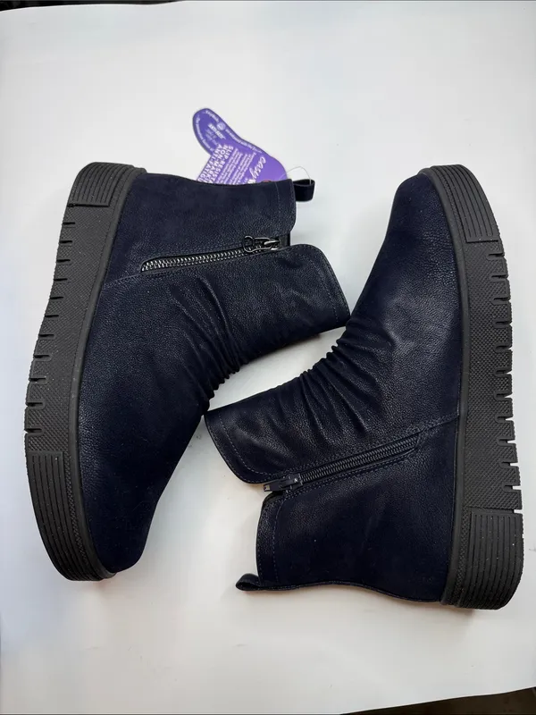 Double Wide Easy Street Estella Slip Resistant Ankle Boots Size 10WW - Image 3
