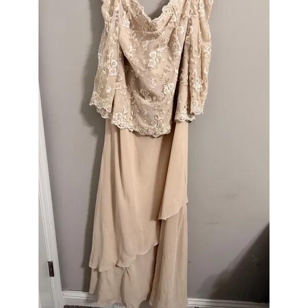 David's Bridal F2951P Formal Gown Womens 18 Champagne Lace Cold Shoulder Maxi - Image 2