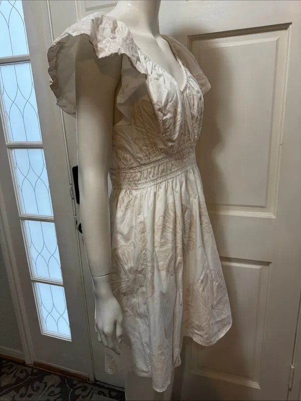 Marie Oliver Emilia White & Beige Floral Fit-and-Flare Dress Size Medium - Image 9
