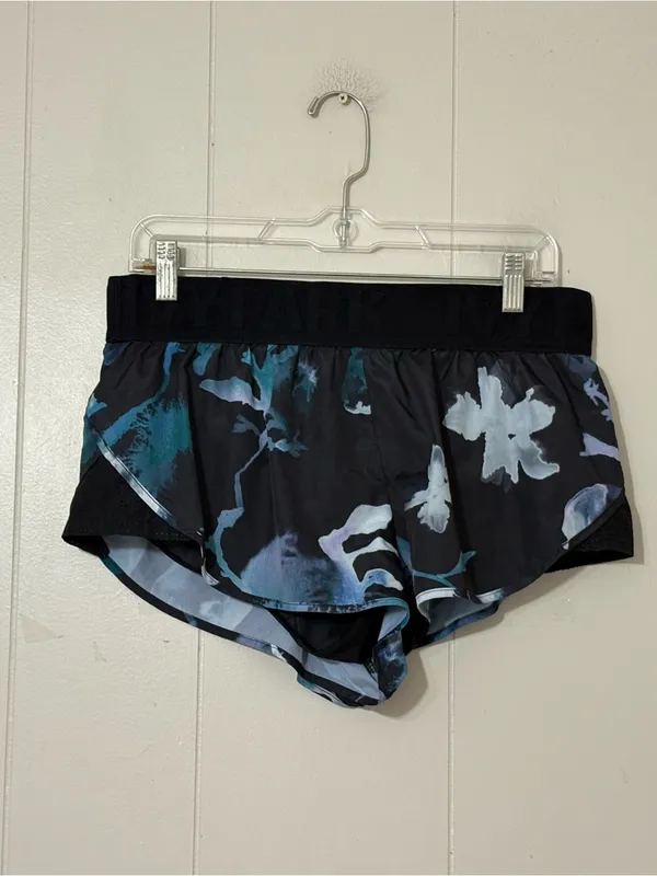 Ivy Park Ink Cloud PRunning Shorts Women’s Size M Active Gym Workout - Image 3