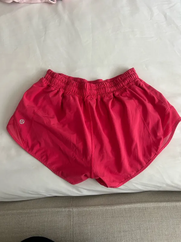 Lululemon Hotty Hot 2.5" Low-Rise Shorts lipgloss pink size 6 - Image 2