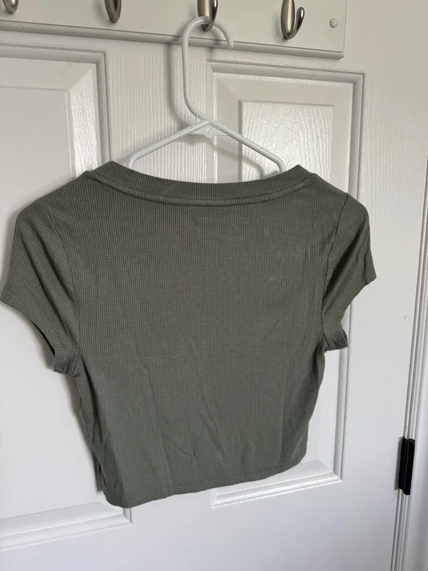 Aeropostale Baby Tee - Image 5