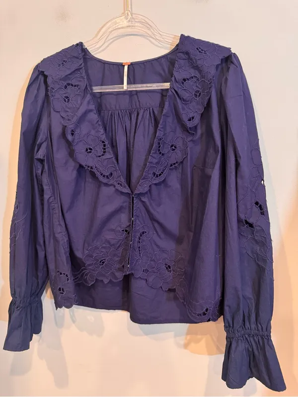Free People Women’s Medium Maisie Cutwork Navy Bell Sleeve Embroidered Blouse - Image 3