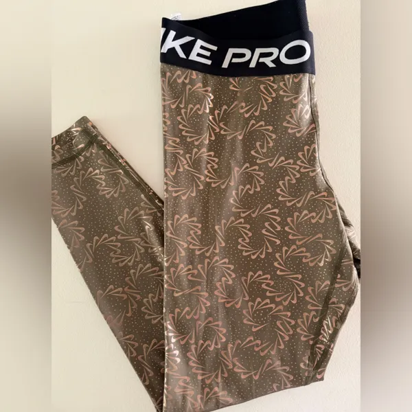 Nike Pro Dri-FIT Women s Mid-Rise Leggings - Image 4
