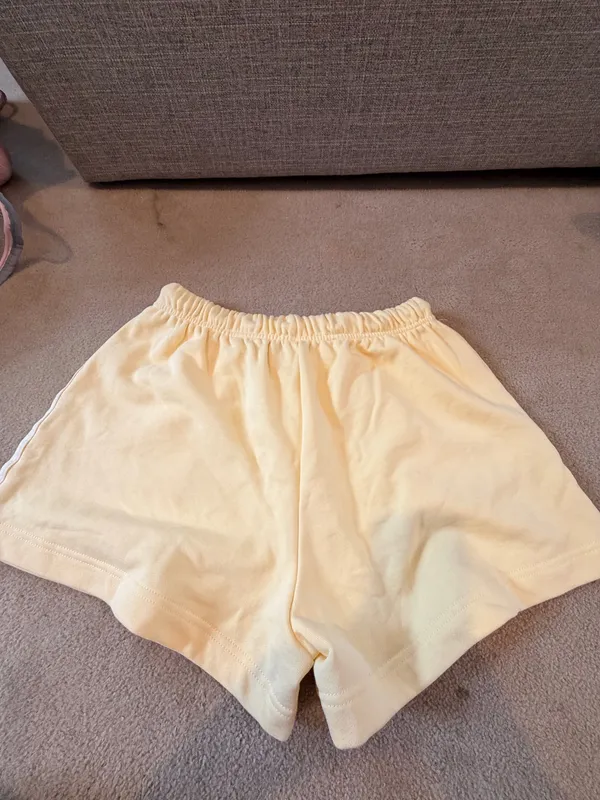Yellow stripe shorts Size M - Image 2