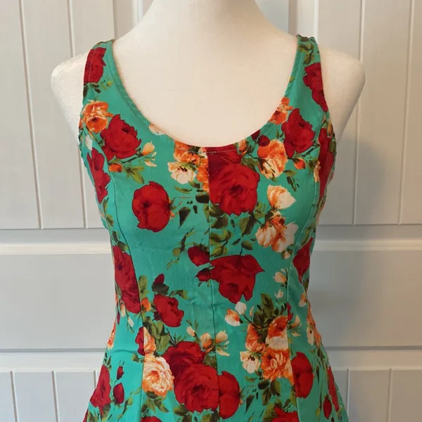 Vintage Style Floral Pin Up Dress - Image 3