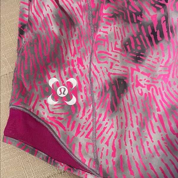 Lululemon SeaWheeze Hotty Hot High-Rise Lined Short 4" - Image 12