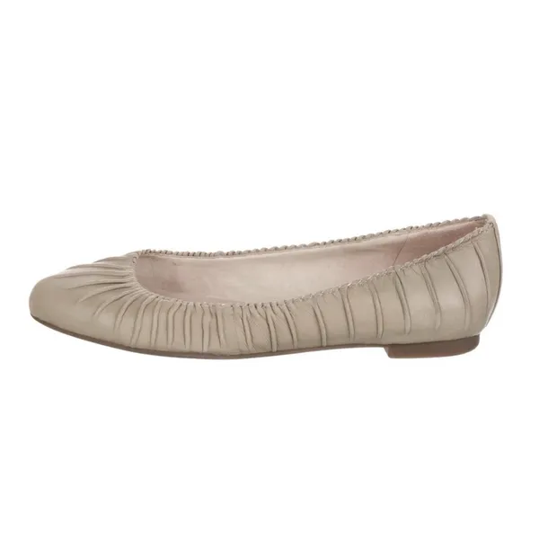 Louise et Cie Ashlin Beige Leather Pleated Ballet Flats Pointed Toe Box Size 37 - Image 2