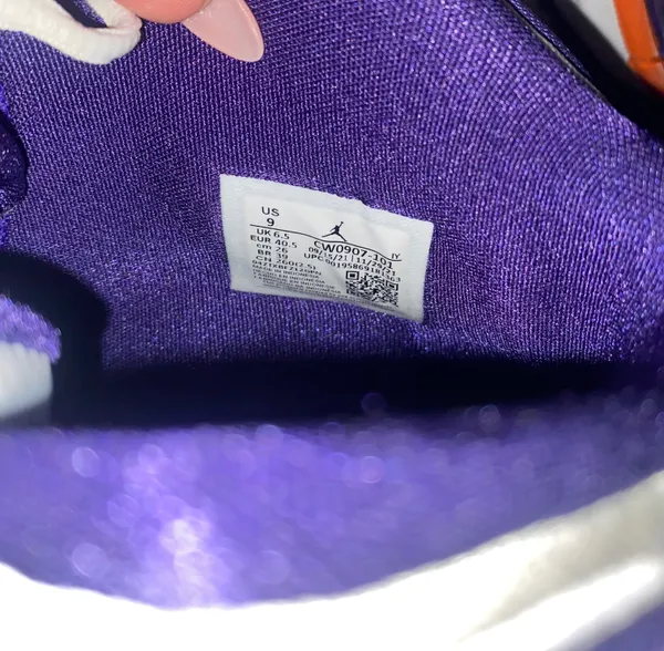 Jordan Women OG color way white and Orange - Image 5