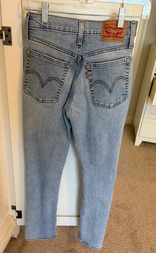 Levi’s Wedgie Straight Jeans - Image 2