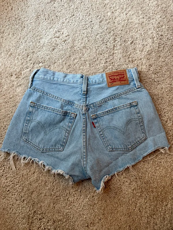 Levi’s 501 Shorts Denim Light Wash - Image 2