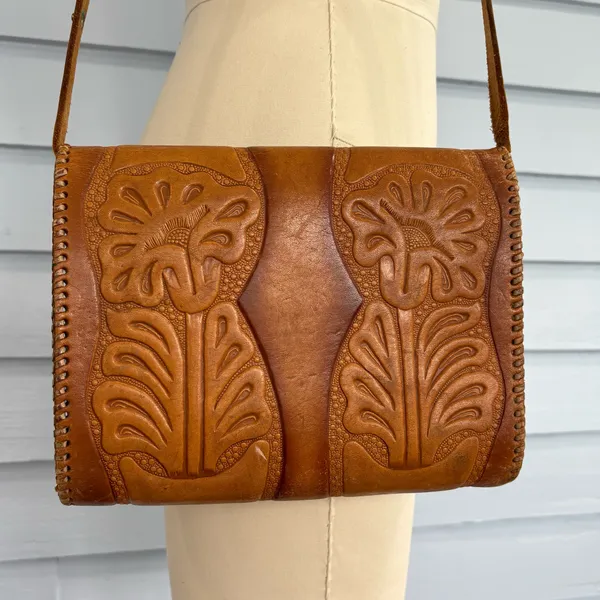 Vintage 70s Floral Tooled Cowhide Leather Crossbody Bag - Image 3