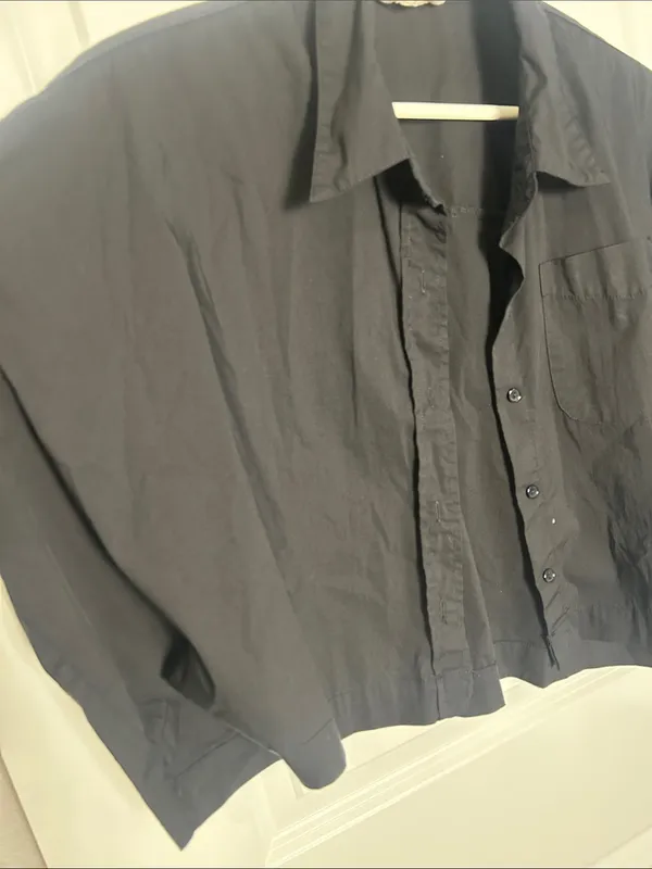 Elan Black Cropped Button-Up Shirt - Image 2