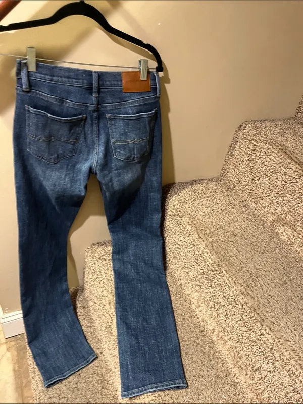 Lucky Brand Straight Leg Jeans in Medium Blue Wash - Image 3