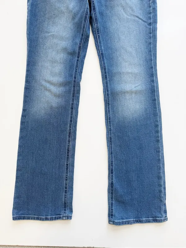 Old Navy Mid-Rise Wow Boot Cut Jeans Size 2 - Image 4