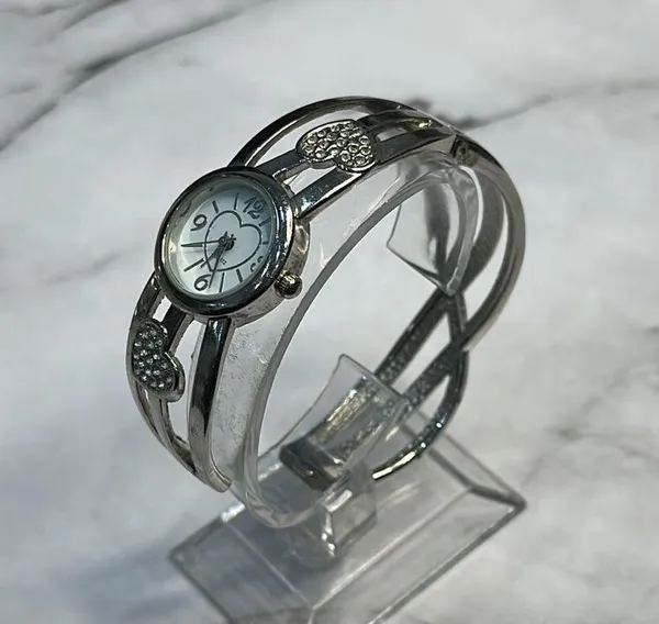 Vintage Y2K Heart Bangle Bracelet Watch Silver - Image 4