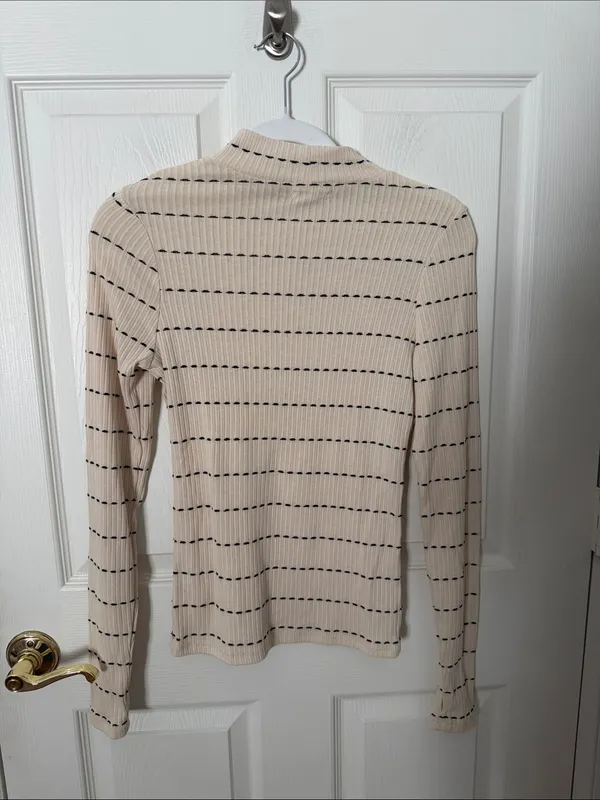 Cream Striped Mock Neck Long-Sleeve Top gilded intent size small - Image 4
