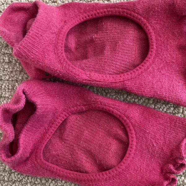 Toesox Half Toe Bellarina Grip Socks Size Medium Dark Pink Barre Pilates EUC - Image 9