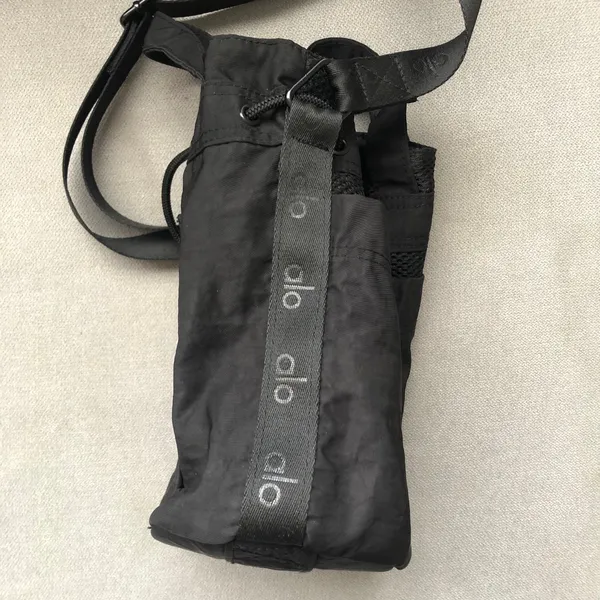Alo Yoga Cross Body Bucket Bag Black - Image 4