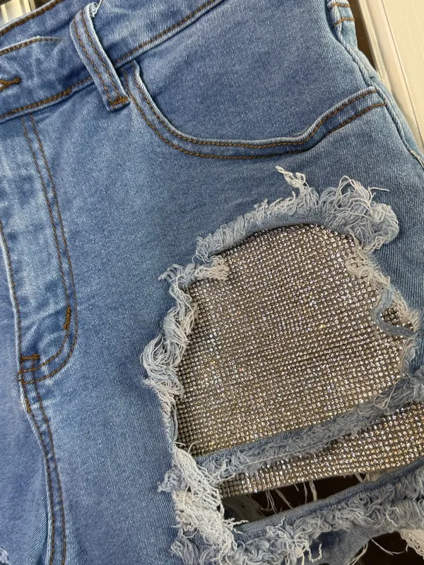 HOT & DELICIOUS Festival Rhinestone Pockets Heavily Distressed Denim Shorts L - Image 3