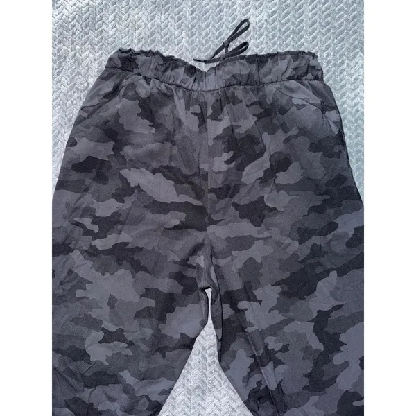 Lululemon‎ Women's Stretch HR Jogger Color Black Camouflage Size 10 - Image 6
