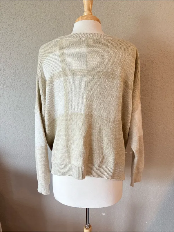 Time and Tru Cream Relaxed Knit Sweater Medium Side Slit - Image 3