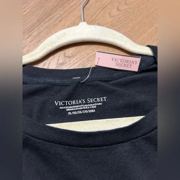 XL Victoria’s Secret semi-cropped t shirt - Image 5