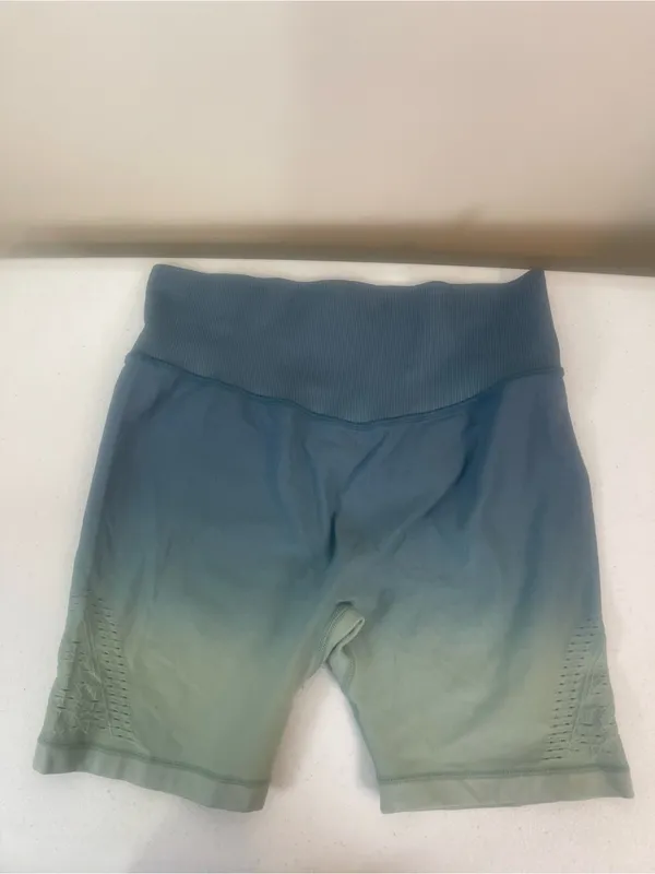 Ombre Blue-to-Green High-Rise Bike Shorts - Image 3