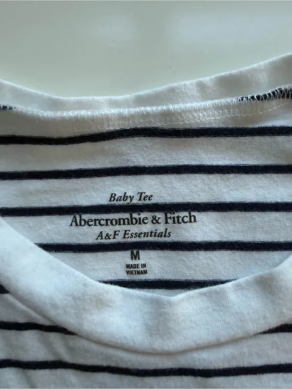 Abercrombie & Fitch Essentials Black and White Striped Baby Tee Size Medium - Image 5