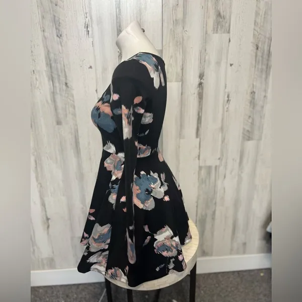 Bethany Mota Fit and flare dress size XSmall - Image 2