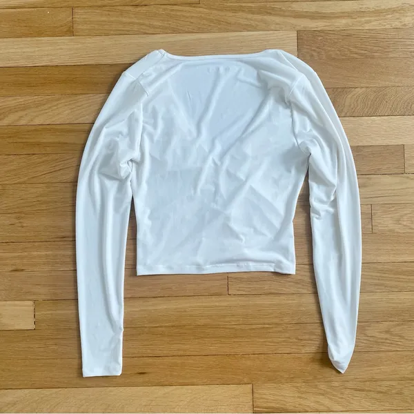 Abercrombie & Fitch Ivory keyhole ruched crop top - Image 7