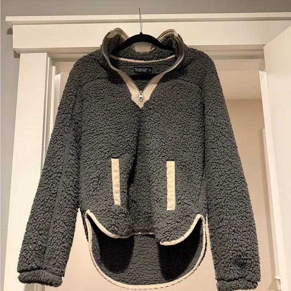 Abercrombie & Fitch Gray Sweatshirt Cozy Sherpa Quarter-Zip - Image 4