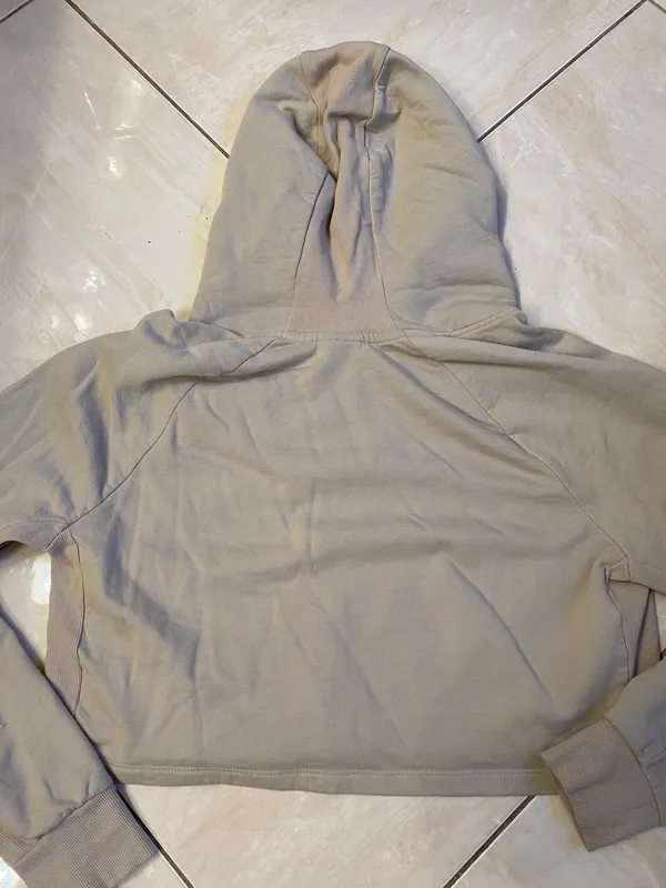 Gymshark Women’s Crop Hoodie Sweatshirt - Image 3